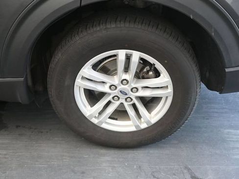 Used 2020 Ford Explorer XLT AWD/4WD image 12
