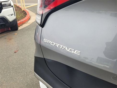 Used 2023 Kia Sportage LX image 6