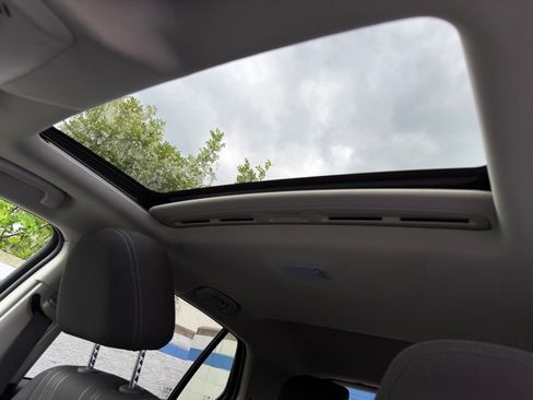 Used 2016 Chevrolet Trax LT w/ LT Sun and Sound Package FWD image 11