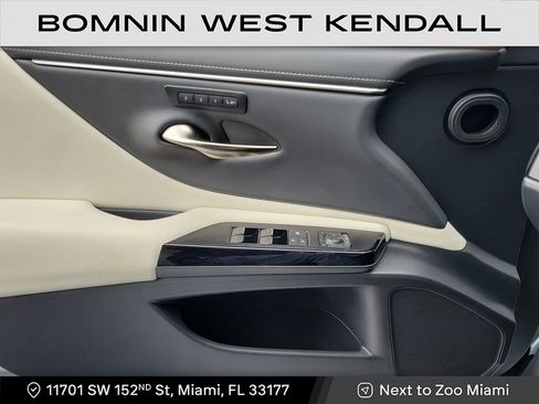 Used 2025 Lexus ES 350 w/ Premium Package image 30