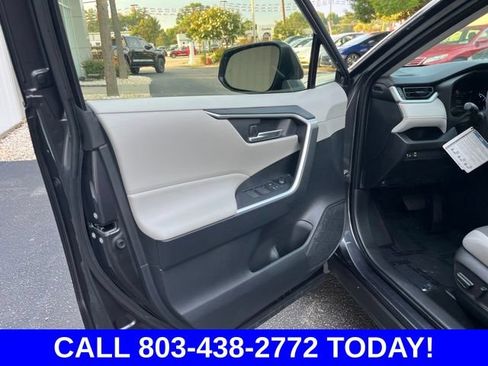 Used 2025 Toyota RAV4 XLE AWD/4WD image 5