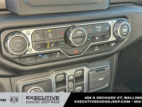 Used 2023 Jeep Wrangler Unlimited w/ Cold Weather Group AWD/4WD image 18