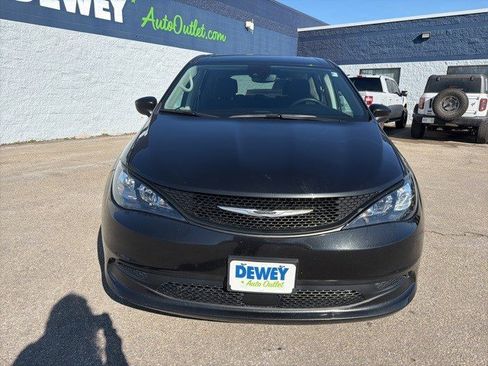 Used 2023 Chrysler Voyager LX FWD image 8