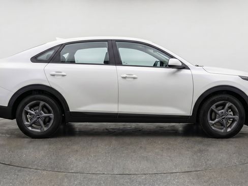Used 2025 Kia K4 LXS image 11