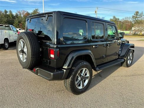 Used 2022 Jeep Wrangler Unlimited Sahara image 3
