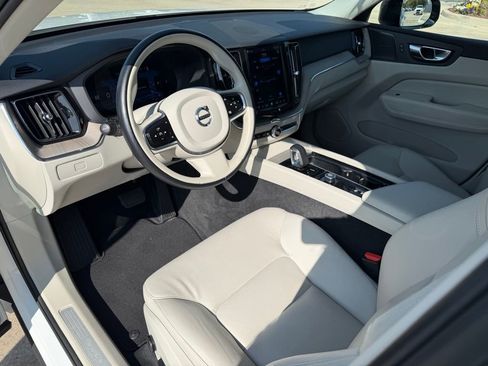 Used 2023 Volvo XC60 B5 Plus image 10