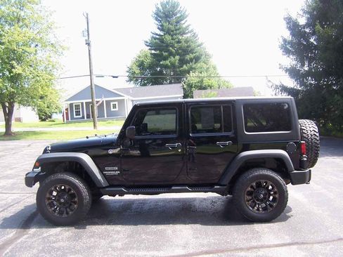 Used 2013 Jeep Wrangler Unlimited Sport image 6