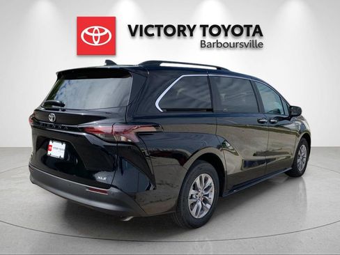 New 2026 Toyota Sienna XLE FWD image 7