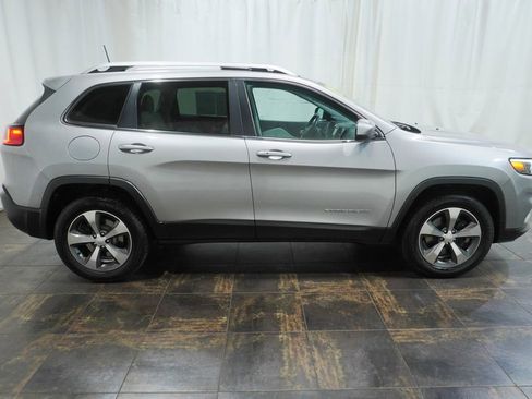 Used 2019 Jeep Cherokee Limited w/ Luxury Group AWD/4WD image 4