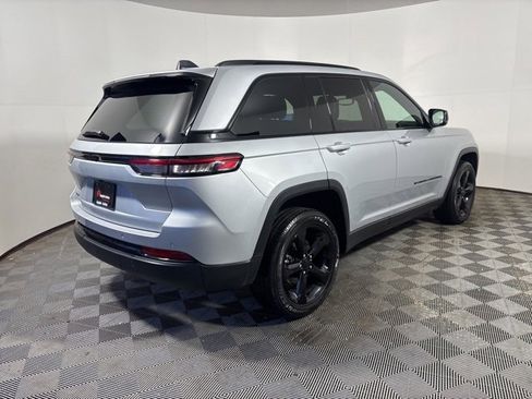 Certified 2023 Jeep Grand Cherokee Altitude image 6