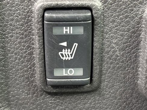 Used 2018 Nissan Titan PRO-4X w/ Pro-4x Convenience Package image 36