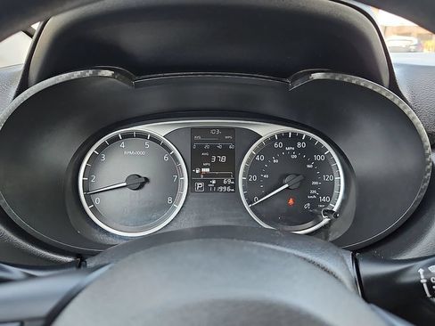 Used 2023 Nissan Versa S FWD image 29