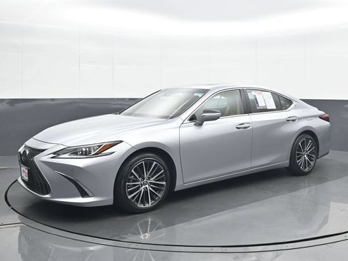 Used 2023 Lexus ES 350 w/ Premium Package FWD image 2