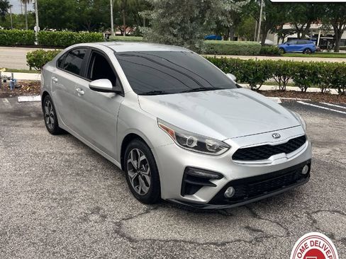 Used 2020 Kia Forte LXS FWD image 1