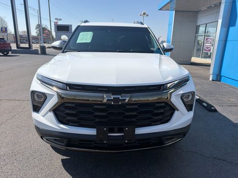 Used 2024 Chevrolet TrailBlazer ACTIV w/ Driver Confidence Package image 2