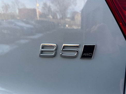 Certified 2025 Volvo XC40 B5 Plus image 9