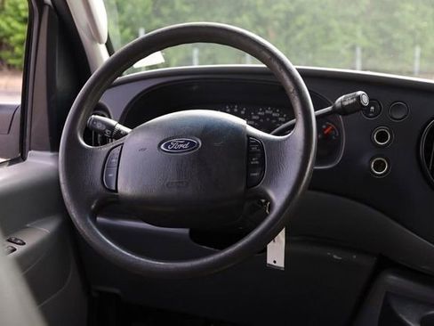 Used 2008 Ford E-350 and Econoline 350 XLT RWD image 17