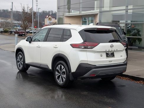 Used 2023 Nissan Rogue SV image 3