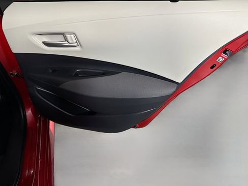 Used 2021 Toyota Corolla LE w/ LE Convenience Package image 28