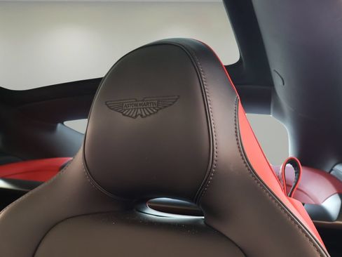 Used 2025 Aston Martin Vanquish RWD image 12