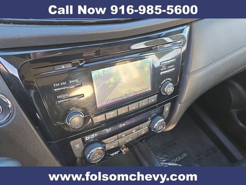 Used 2017 Nissan Rogue SV image 16