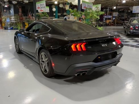 Used 2024 Ford Mustang GT Premium image 10