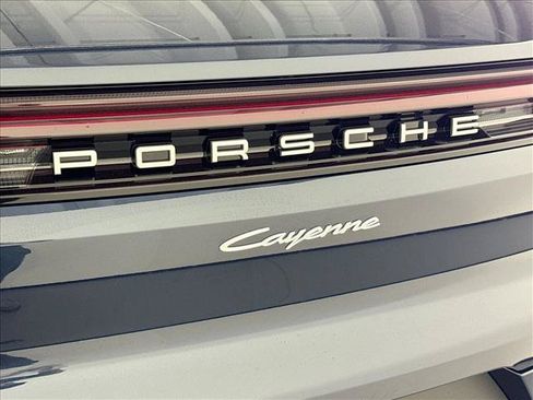 Used 2026 Porsche Cayenne AWD/4WD image 26