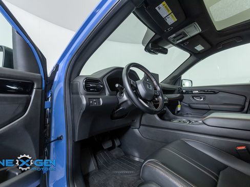 Used 2025 Honda Pilot TrailSport image 10