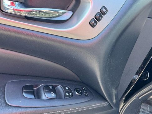 Used 2019 Nissan Pathfinder Platinum AWD/4WD image 18