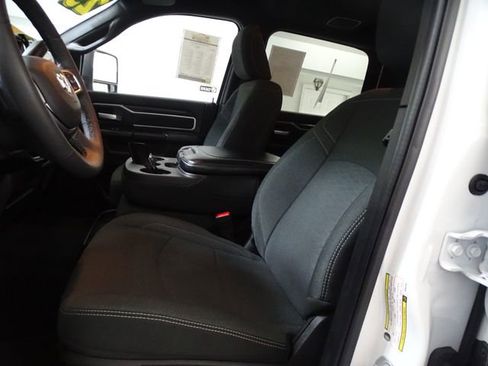 Certified 2025 RAM 2500 Big Horn AWD/4WD image 2