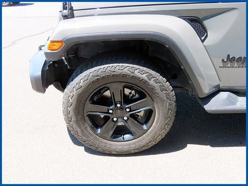 Used 2023 Jeep Wrangler Unlimited Sahara AWD/4WD image 4