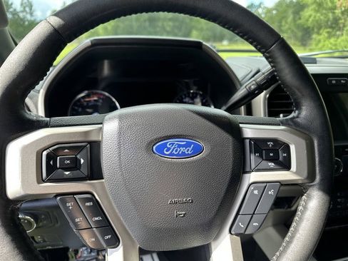 Used 2019 Ford F250 Lariat w/ Lariat Value Package AWD/4WD image 18