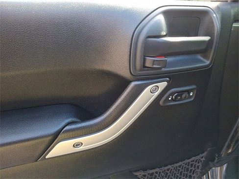 Used 2018 Jeep Wrangler Unlimited Sahara w/ Connectivity Group image 14