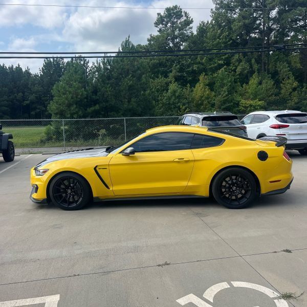 Used 2018 Ford Mustang Shelby GT350 w/ Convenience Package RWD image 4