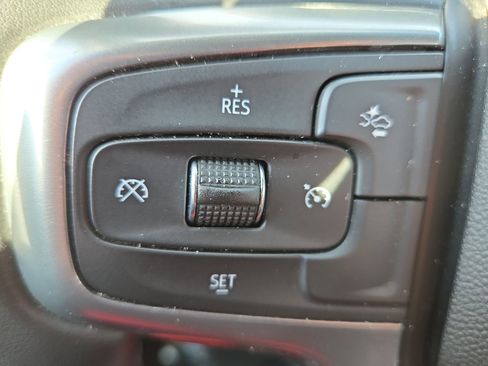 Used 2023 Chevrolet Suburban LT image 9