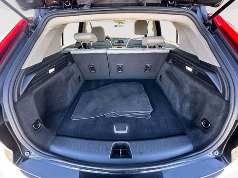 Used 2020 Cadillac XT4 Luxury w/ Cold Weather Package image 36