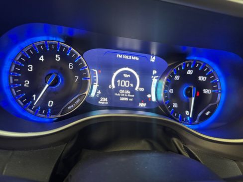 Used 2025 Chrysler Pacifica Select FWD image 11