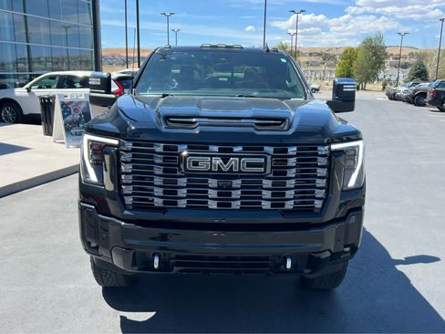 Used 2025 GMC Sierra 3500 Denali Ultimate AWD/4WD image 3