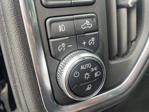 Used 2022 GMC Sierra 2500 Denali w/ Denali Black Diamond Edition image 17