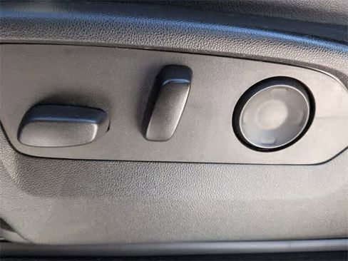 Used 2021 GMC Yukon SLT w/ SLT Luxury Package image 18