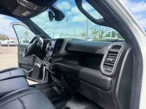 Used 2021 RAM 5500 Tradesman w/ Chrome Appearance Group AWD/4WD image 17