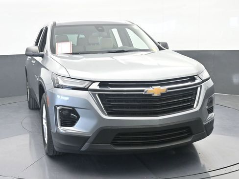 Used 2023 Chevrolet Traverse LS FWD image 9