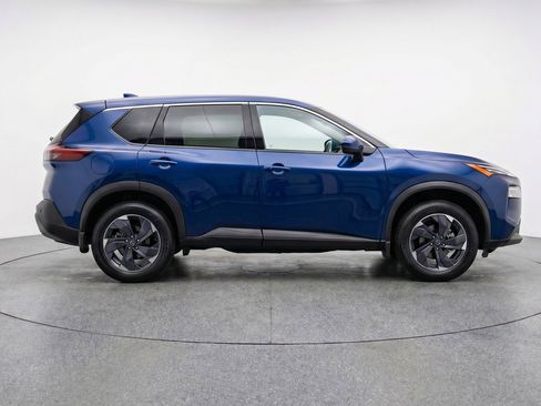 Used 2025 Nissan Rogue SV FWD image 11