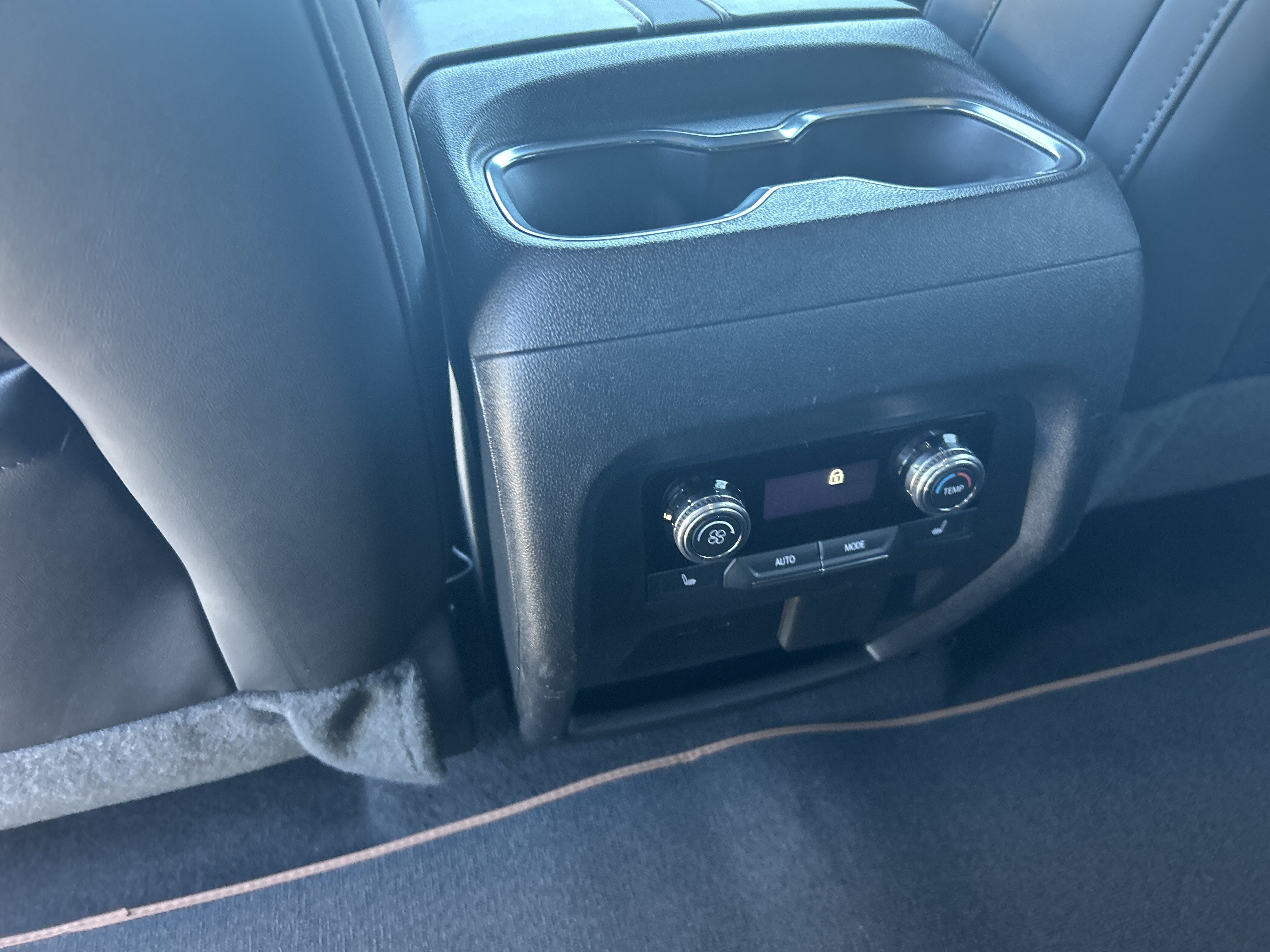 Used 2024 GMC Acadia AT4 w/ Luxury Package AWD/4WD image 32