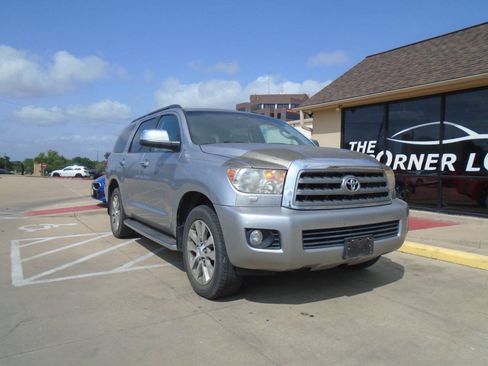 Used 2016 Toyota Sequoia Limited w/ Safety & Convenience Package RWD image 1