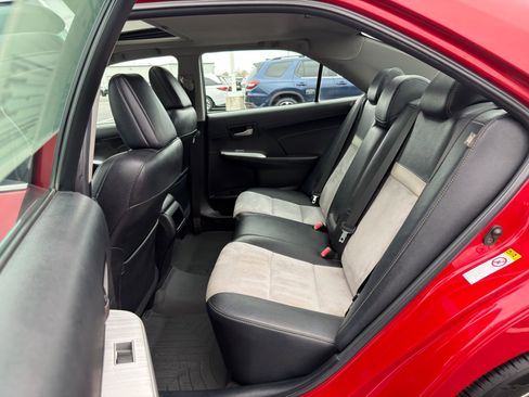 Used 2014 Toyota Camry SE image 28