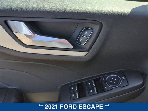 Used 2021 Ford Escape SE FWD image 11