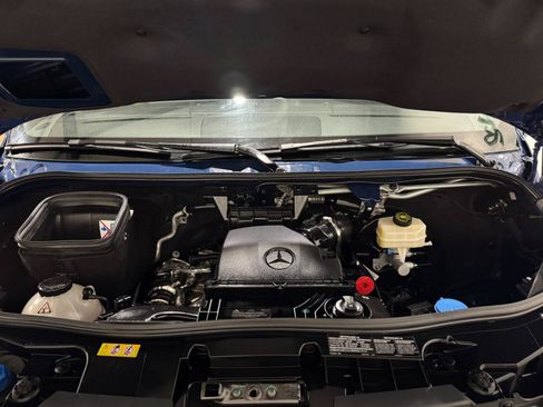 Used 2024 Mercedes-Benz Sprinter 2500 image 51