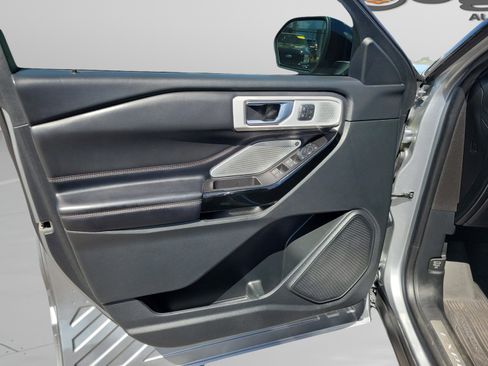 Used 2021 Ford Explorer Platinum w/ Equipment Group 601A image 5