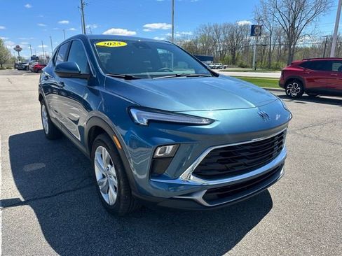 Used 2025 Buick Encore GX Preferred w/ Comfort Package FWD image 4